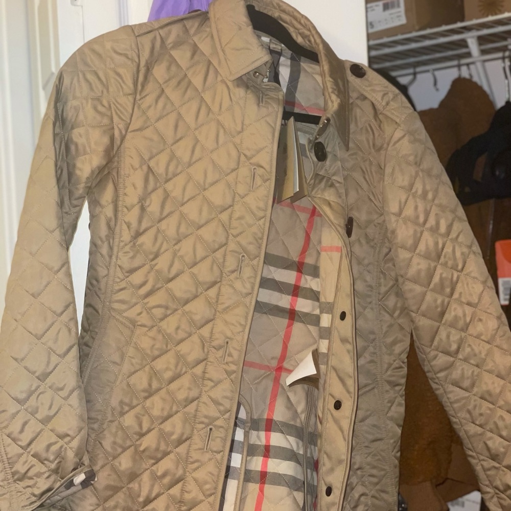 Brand new never worn Burberry quilted jacket